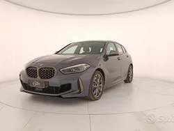 Grigio scuro Usata 2021 BMW M135 Comfort Edition Due volumi | 30.400 € (Ottimo prezzo)