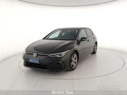Grigio Usata 2022 VW Golf VIII R-line Tre volumi | 25.000 € (Buon prezzo)