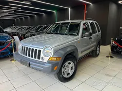 Grigio Usata 2005 Jeep Cherokee Sport SUV | 6400 € (Buon prezzo)