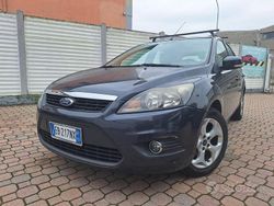 Grigio Usata 2010 Ford Focus Tre volumi | 1950 € (Super prezzo)