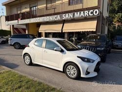 Bianco Usata 2023 Toyota Yaris Active Tre volumi | 15.500 € (Buon prezzo)