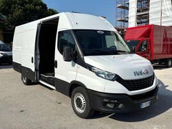 Bianco Usata 2022 Iveco Daily Tre volumi | 21.000 € (Super prezzo)
