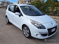 Bianco Usata 2011 Renault Scénic III Luxe Monovolume | 5500 € (Buon prezzo)