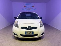 Bianco Usata 2011 Toyota Yaris Tre volumi | 4890 € (Buon prezzo)