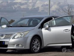 Grigio Usata 2010 Toyota Avensis Tre volumi | 6300 € (Molto cara)