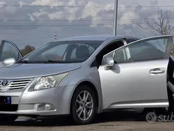 Usata 2010 Toyota Avensis Tre volumi | 6300 € (Buon prezzo)