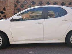 Bianco Usata 2022 Toyota Yaris Active Tre volumi | 13.000 € (Ottimo prezzo)