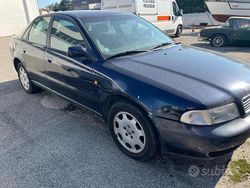 Blu Usata 1996 Audi A4 Tre volumi | 650 €