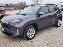 Grigio Usata 2022 Toyota Yaris Cross Active SUV | 21.350 € (Buon prezzo)