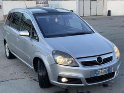 Usata 2007 Opel Zafira Cosmo Monovolume | 4000 € (Molto cara)