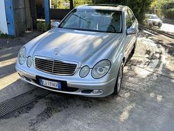 Usata 2003 Mercedes E220 Classic Tre volumi | 3000 € (Cara)