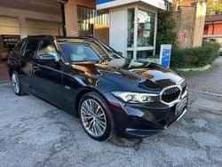 Nero lucido Usata 2022 BMW 320e Luxury Line Station wagon | 23.900 € (Cara)