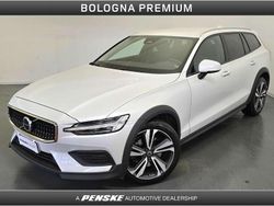 Bianco Usata 2023 Volvo V60 CC Plus Station wagon | 36.950 € (Buon prezzo)