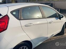 Grigio Usata 2016 Ford Fiesta Titanium Due volumi | 7500 € (Buon prezzo)