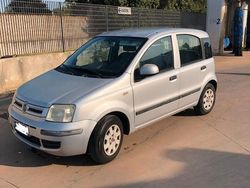 Grigio Usata 2010 Fiat Panda Due volumi | 5000 € (Molto cara)