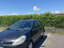 Usata 2007 Renault Clio II Tre volumi | 2100 € (Buon prezzo)