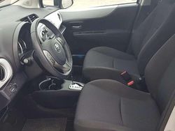 Argento Usata 2013 Toyota Yaris Hybrid Lounge+ Tre volumi | 5100 € (Super prezzo)