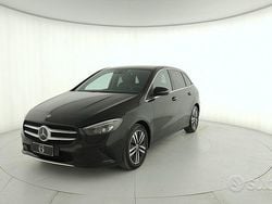 Nero Usata 2022 Mercedes B180 Monovolume | 26.900 € (Buon prezzo)
