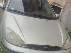Grigio Usata 2004 Ford Focus Tre volumi | 1000 € (Ottimo prezzo)