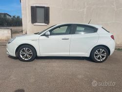 Bianco Usata 2012 Alfa Romeo Giulietta Distinctive Tre volumi | 5700 € (Buon prezzo)