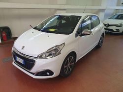 Bianco Usata 2016 Peugeot 208 Allure Due volumi | 7450 € (Buon prezzo)