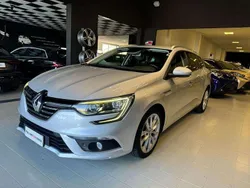 Grigio Usata 2017 Renault Mégane GrandTour Intens Station wagon | 11.300 € (Buon prezzo)
