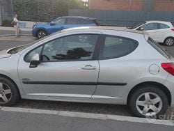 Grigio Usata 2009 Peugeot 207 Due volumi | 3200 € (Buon prezzo)