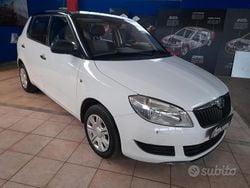Bianco Usata 2013 Skoda Fabia Active Tre volumi | 3900 € (Buon prezzo)