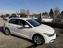 Bianco Usata 2022 VW Golf VIII Life Tre volumi | 18.700 € (Ottimo prezzo)