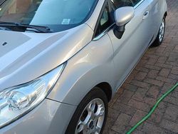 Grigio Usata 2012 Ford Fiesta Due volumi | 3500 € (Buon prezzo)