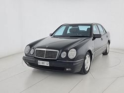 Nero Usata 1998 Mercedes E200 Avantgarde Tre volumi | 8900 € (Molto cara)