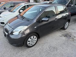 Grigio Usata 2009 Toyota Yaris Sol Tre volumi | 4000 € (Buon prezzo)