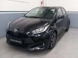 Nero Usata 2022 Toyota Yaris Hybrid Trend Tre volumi | 17.900 € (Buon prezzo)