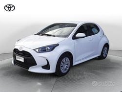 Bianco Usata 2024 Toyota Yaris Hybrid Active Tre volumi | 18.900 € (Ottimo prezzo)