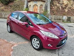 Usata 2009 Ford Fiesta Tre volumi | 3700 € (Buon prezzo)
