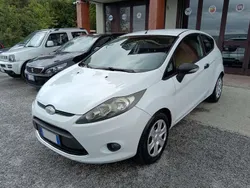 Bianco Usata 2009 Ford Fiesta Due volumi | 2500 € (Buon prezzo)