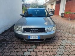 Grigio Usata 2004 Audi A4 Tre volumi | 2000 €