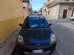 Usata 2006 Ford Fiesta Due volumi | 1100 € (Ottimo prezzo)