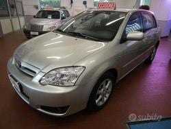 Grigio chiaro Usata 2004 Toyota Corolla Sol Tre volumi | 5490 € (Cara)