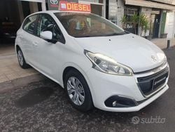 Bianco Usata 2017 Peugeot 208 Allure Due volumi | 6900 € (Ottimo prezzo)
