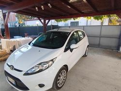 Bianco Usata 2011 Ford Fiesta Titanium Due volumi | 3000 € (Buon prezzo)