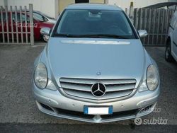 Grigio Usata 2006 Mercedes R320 Sport Monovolume | 4500 € (Buon prezzo)