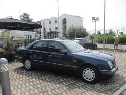 Blu Usata 1996 Mercedes E250 Avantgarde Tre volumi | 3200 €