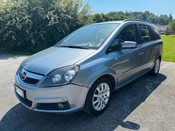 Argento Usata 2006 Opel Zafira Cosmo Monovolume | 2700 € (Buon prezzo)