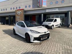 Bianco Nuova 2025 Toyota Yaris Aero Tre volumi | 58.000 € (Buon prezzo)