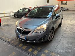 Grigio Usata 2010 Opel Meriva Monovolume | 2600 € (Buon prezzo)