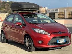 Rosso Usata 2009 Ford Fiesta Tre volumi | 3800 € (Buon prezzo)