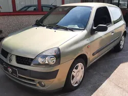Verde Usata 2003 Renault Clio II Expression Tre volumi | 1800 € (Buon prezzo)