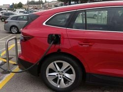 Rosso Usata 2021 Skoda Enyaq iV SUV | 23.000 € (Buon prezzo)