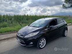 Nero Usata 2009 Ford Fiesta Titanium Tre volumi | 3400 € (Buon prezzo)